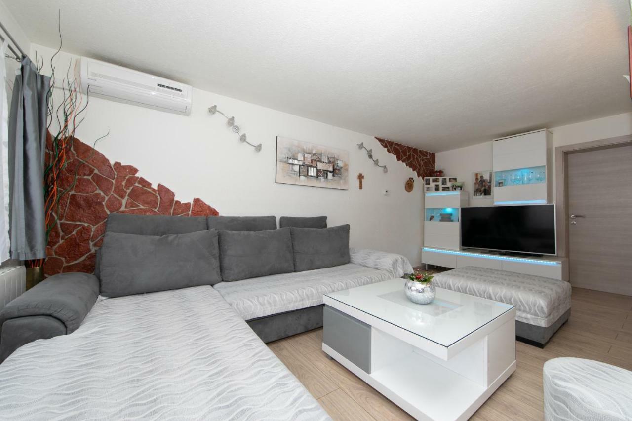 David I Rino Apartment Brela Exterior photo